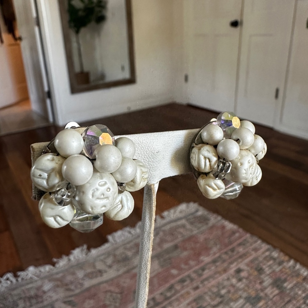 Vintage 1950s old Hollywood clip on earrings